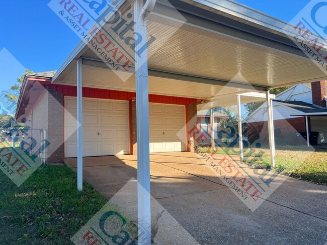 Building Photo - Charming Moore Home