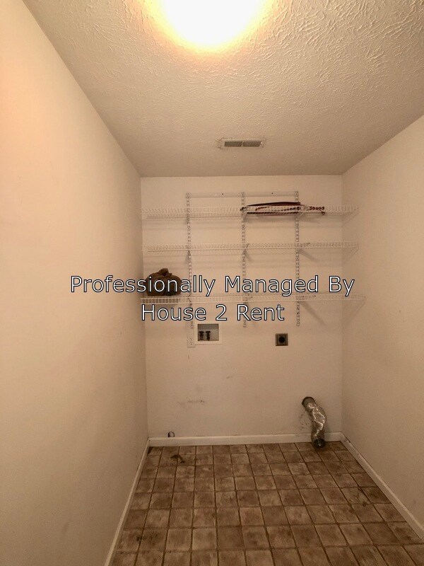 Building Photo - 801 N Garfield St