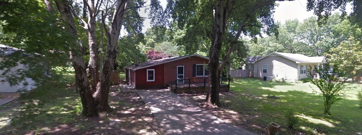 Primary Photo - 1950's 2 bedroom pet friendly home for rent!