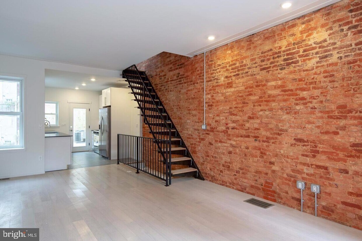 Foto principal - 1252 N Hollywood St