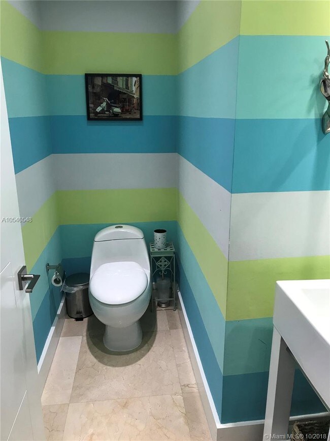 Foto del edificio - 2430 Brickell Ave