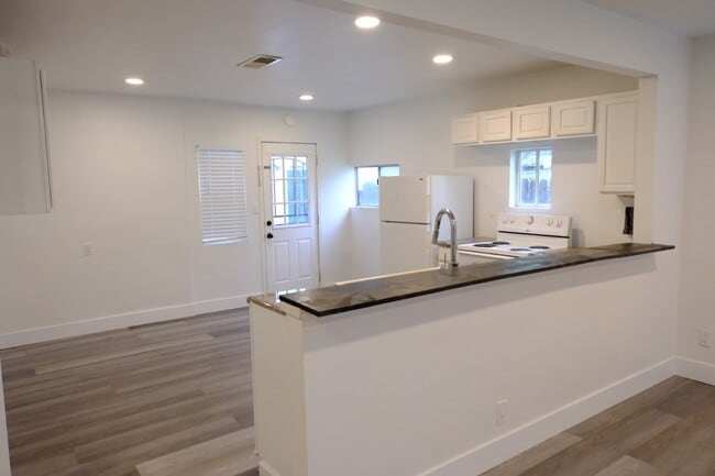 Photo - 43 W 25th St House