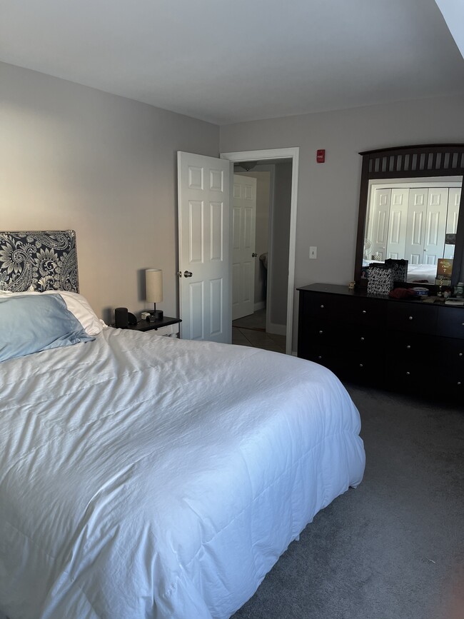 Spacious bedrooms with good closet space - 125 Van Zandt Ave