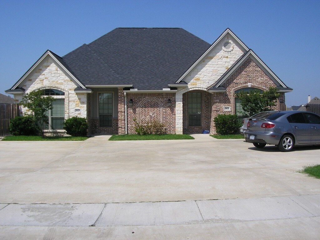 College Station 3 Bedroom 3 Bath Dup... House Rental in College Station, TX