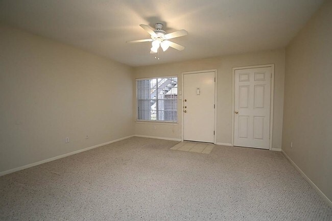 Building Photo - 1223 Augusta Dr
