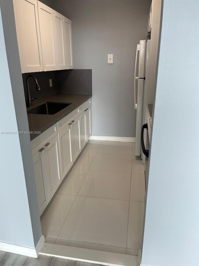 Foto del edificio - 2350 NE 135th St