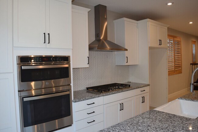 Building Photo - 4207 Doug Fir Ln
