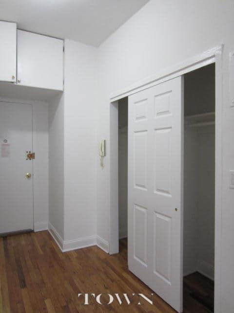 Building Photo - 227 E 83rd St