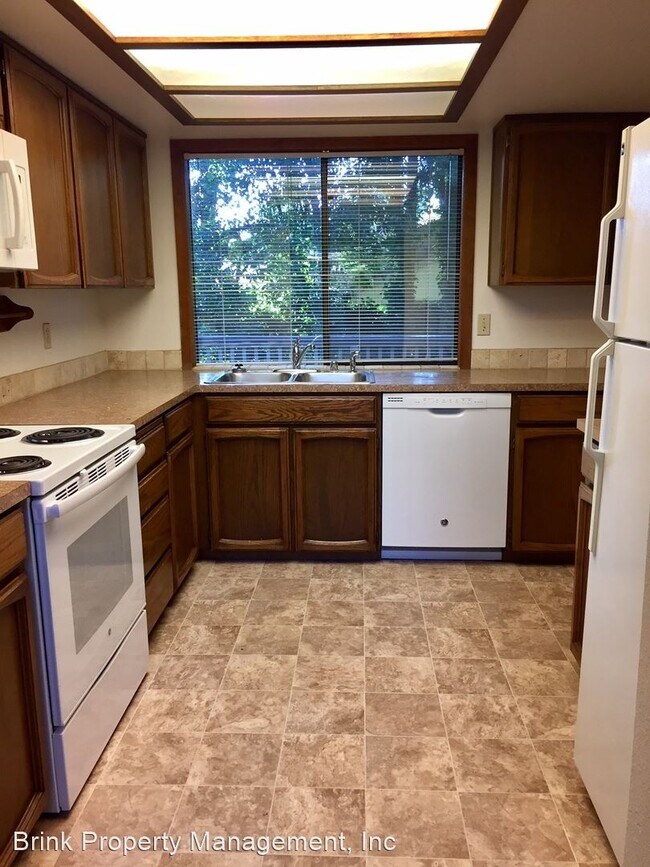 Foto del edificio - 4 br, 2.5 bath House - 14115 NE 2ND STREET