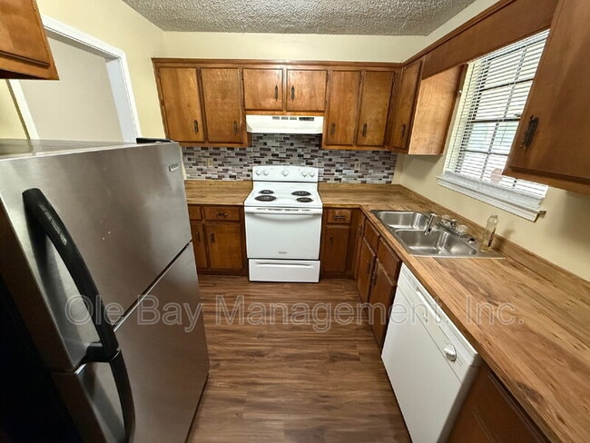 Building Photo - 929 Navco Rd