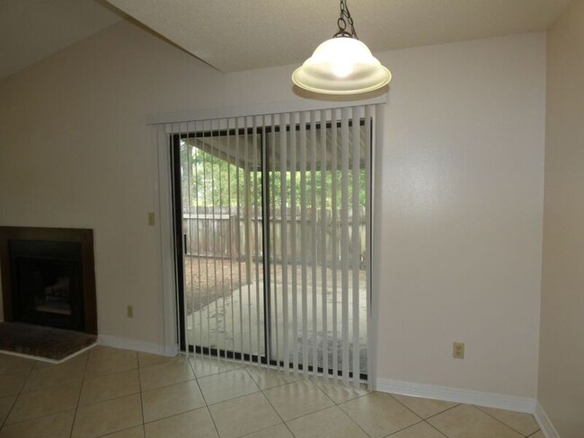 Building Photo - 3864 Oakus Dr