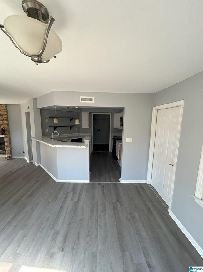 Building Photo - 3044 Cahaba Cliffs Dr