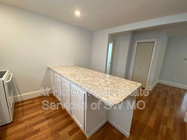 Building Photo - 617 S Fort Ave