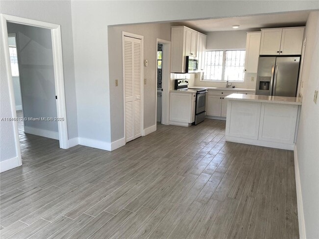 Foto del edificio - 4495 SW 1st St