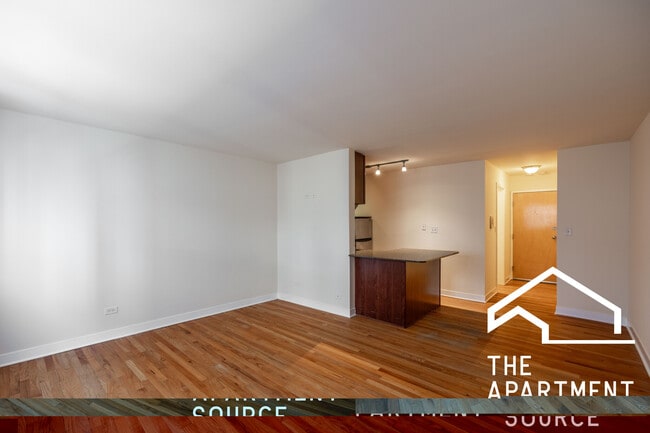 Building Photo - 628 W Wrightwood Ave