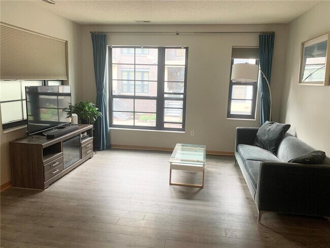 Foto del edificio - 2566 Ellis Ave