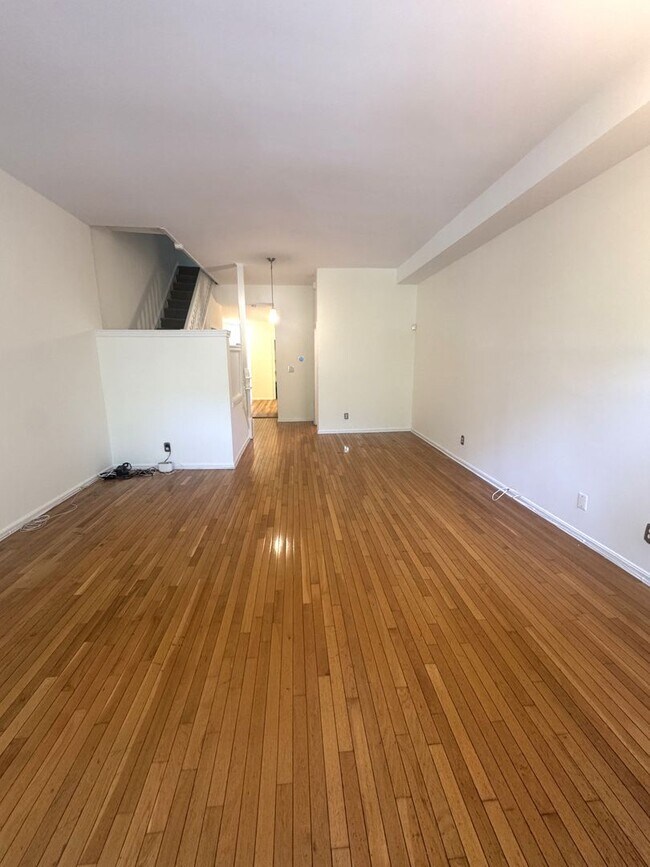 Foto del edificio - 3BR/1.5BA Historic Townhouse in the Heart of Shaw with Parking