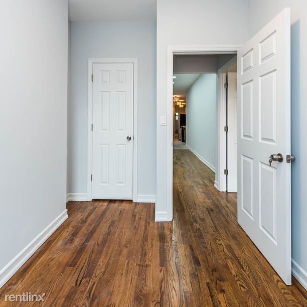 Foto del edificio - 1856 Madison St