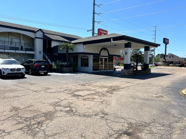 Building Photo - 3602 N State Line Ave