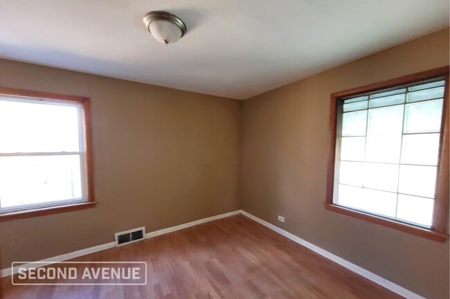 Foto del edificio - 8815 S Merrill Ave