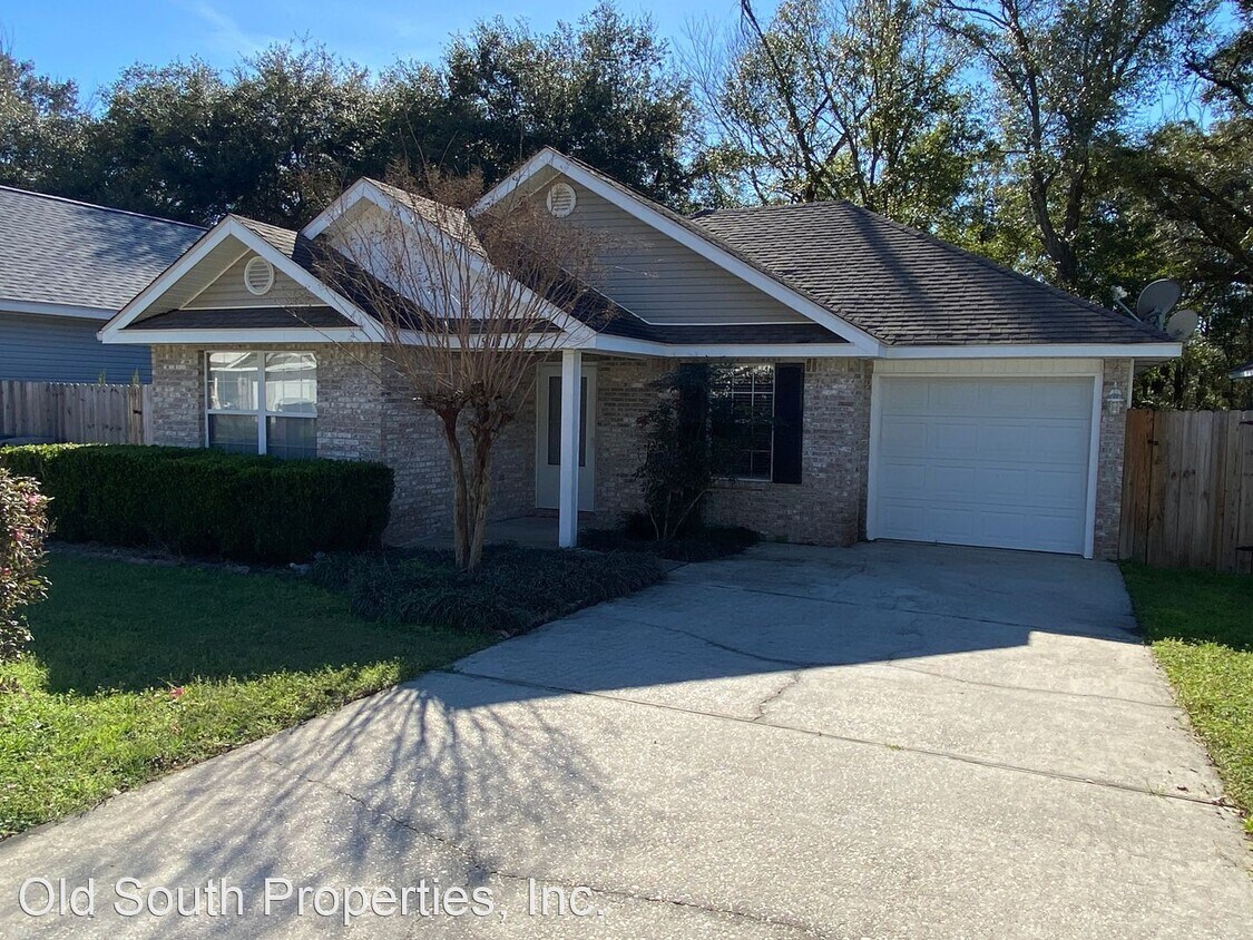 3 br, 2 bath House 5917 Last Big Tree Lane House Rental in