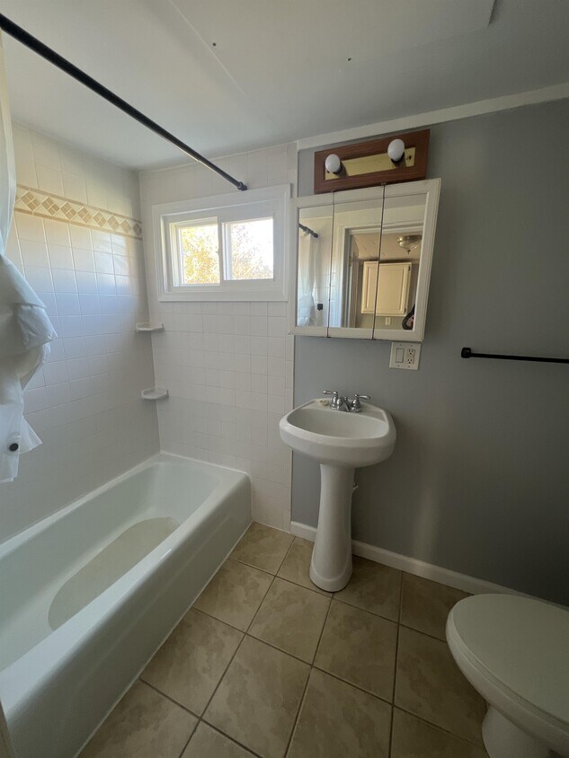 Foto principal - 637 Leray St