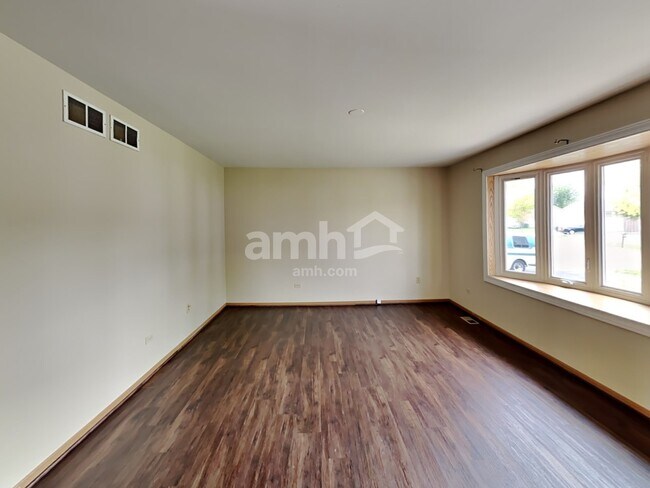 Foto del edificio - 2110 Three Forks Dr