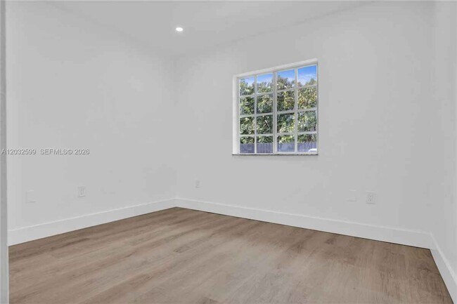 Foto del edificio - 3430 NW 10th Ave