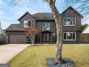 Building Photo - 425 Mikasa Dr