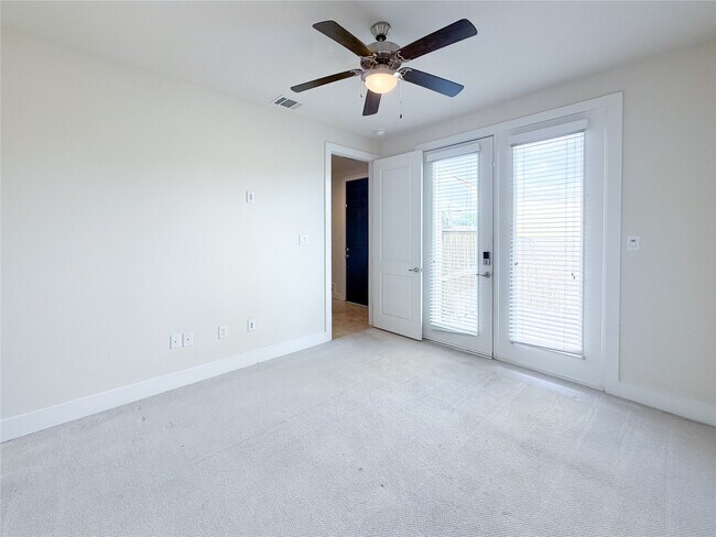 Foto del edificio - 1803 Crestdale Dr