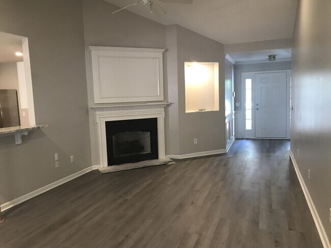 Foto del edificio - 220 Lake Linden Dr