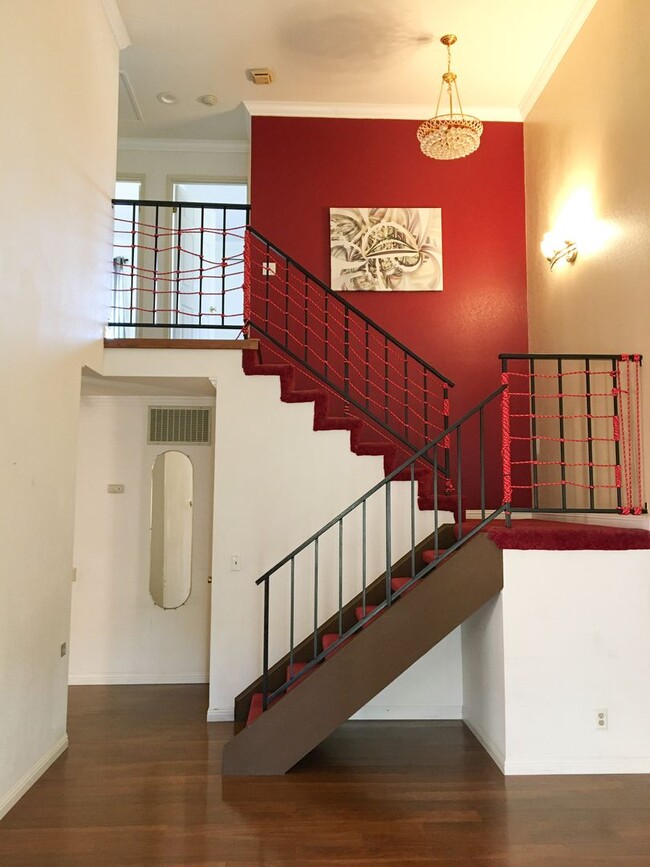 Foto del edificio - Absolutely Gorgeous 3 Bedroom 1.5 Bath Tow...