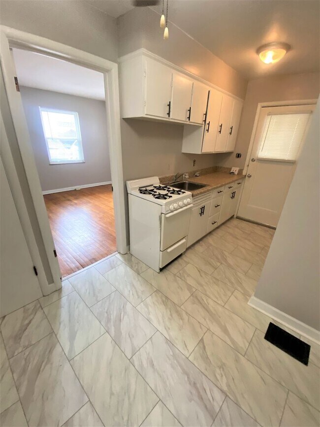 Foto del edificio - 1 Bedroom ~ Grandview Area