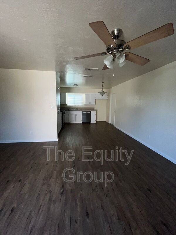 Building Photo - 547 Tulare Ave