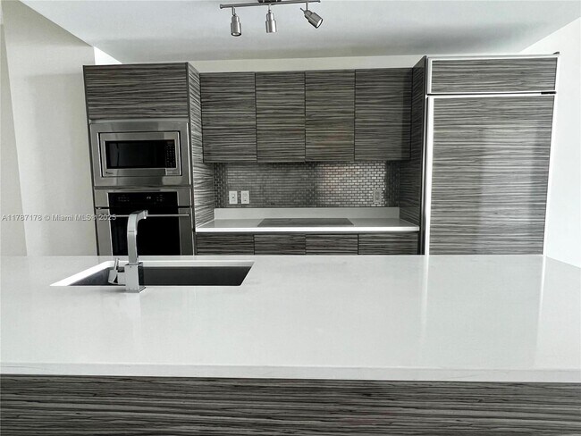 Foto del edificio - 460 NE 28th St