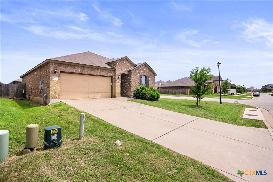 Primary Photo - 1203 Daffodil Dr