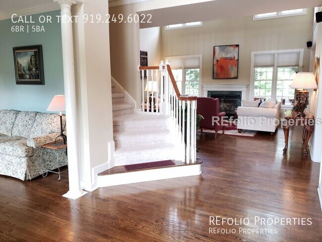 Building Photo - Stunning 6 Bedroom Home w/ Private Backyar...