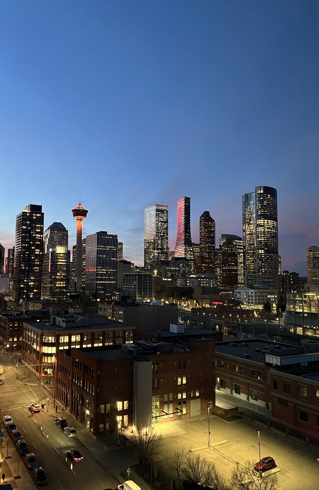 Dusk city view - 433 11 Av SE