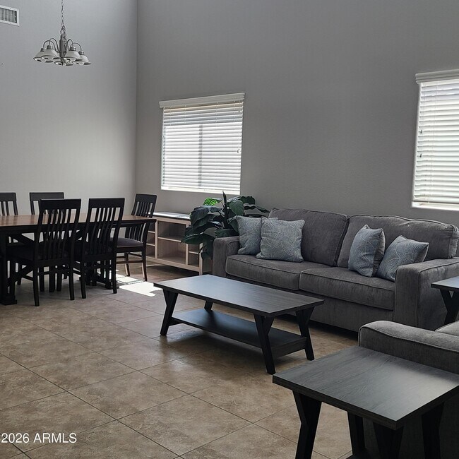 Foto del edificio - 9575 W Quail Ave