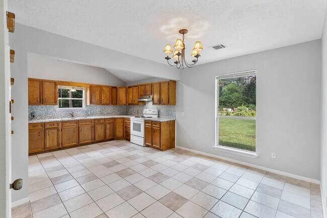 Foto del edificio - 14519 Oakleaf Dr