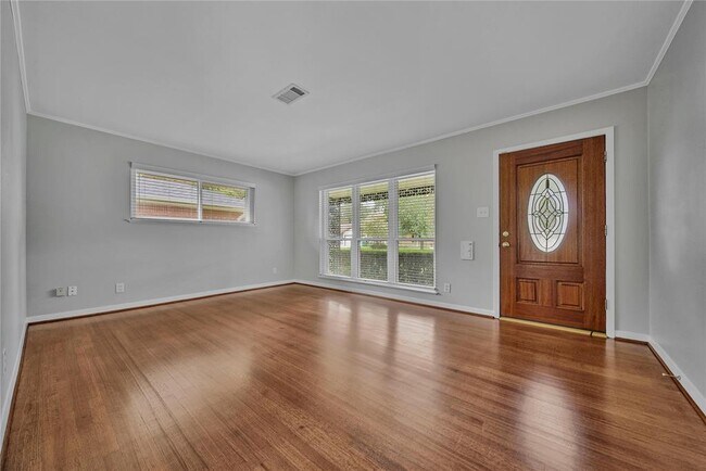 Foto del edificio - 1834 Millwood Dr