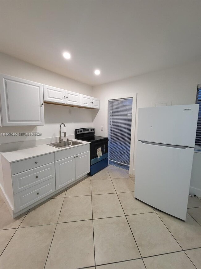 Foto del edificio - 2359 NW 32nd St