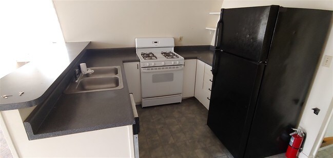 Building Photo - 441 Maple St