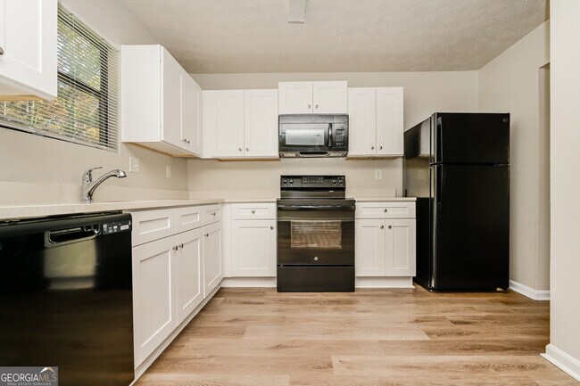 Foto del edificio - 4276 Old Lake Dr