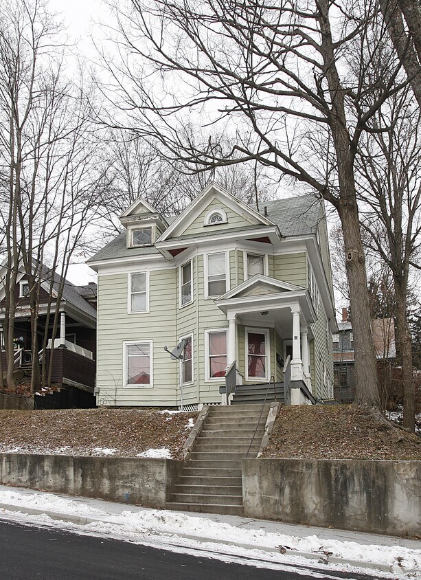 Building Photo - 43 Spruce St