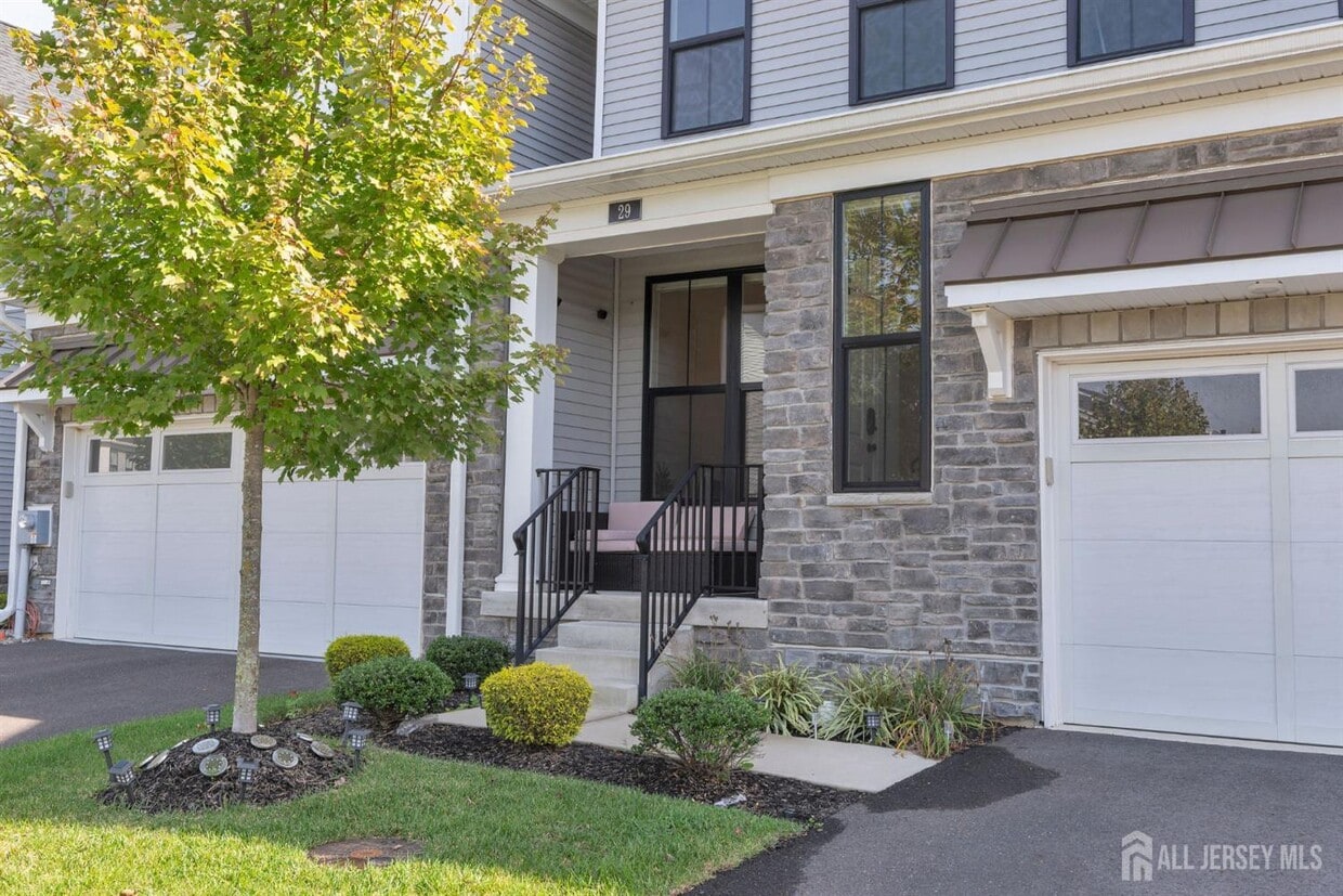 Foto principal - 29 Beachwood Dr