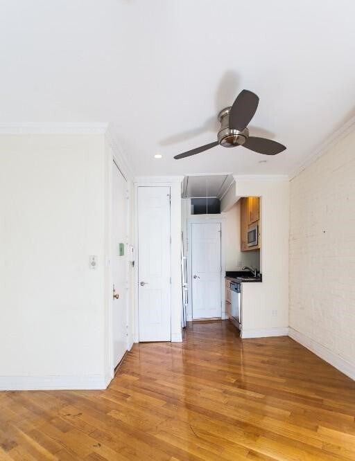 Foto del edificio - 279 E 10th St