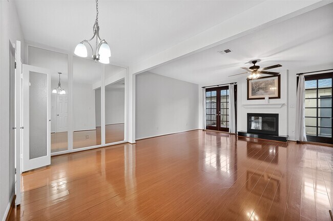 Foto del edificio - 7505 Memorial Woods Dr