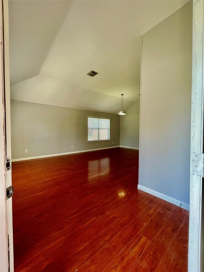 Building Photo - 2201 Land St