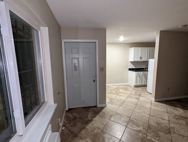 Building Photo - 109 Oxford Avenue, Unit D